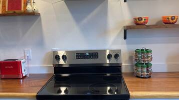 Mikroaaltouuni, uuni, liesi, astianpesukone