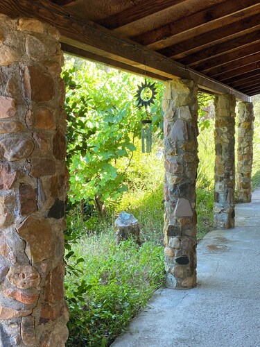 Charming 2-bedroom house in quaint Mokelumne Hill