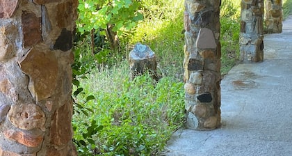 Charming 2-bedroom house in quaint Mokelumne Hill