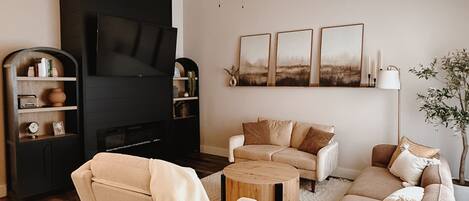 Televisión y chimenea