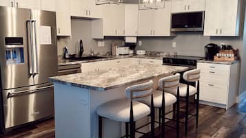 Micro-ondes, four, plaque de cuisson, lave-vaisselle