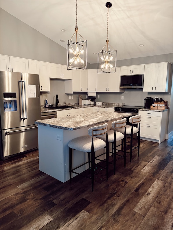 Microwave, oven, stovetop, dishwasher
