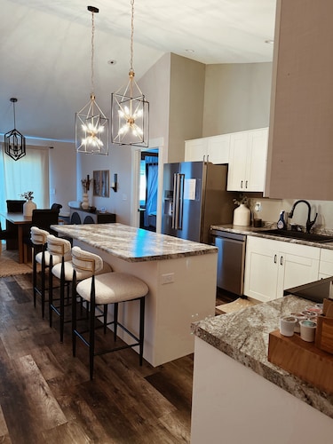 Relax in Modern Comfort Beside the River & Trails