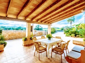Outdoor dining - Holiday Home 'S'altra Casa' with Private Pool, Wi-Fi & Air Conditioning (Illes Balears)