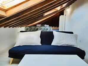 1 slaapkamer, een strijkplank/strijkijzer, wifi