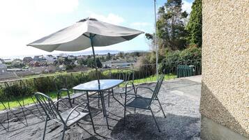 Cottage | Outdoor dining