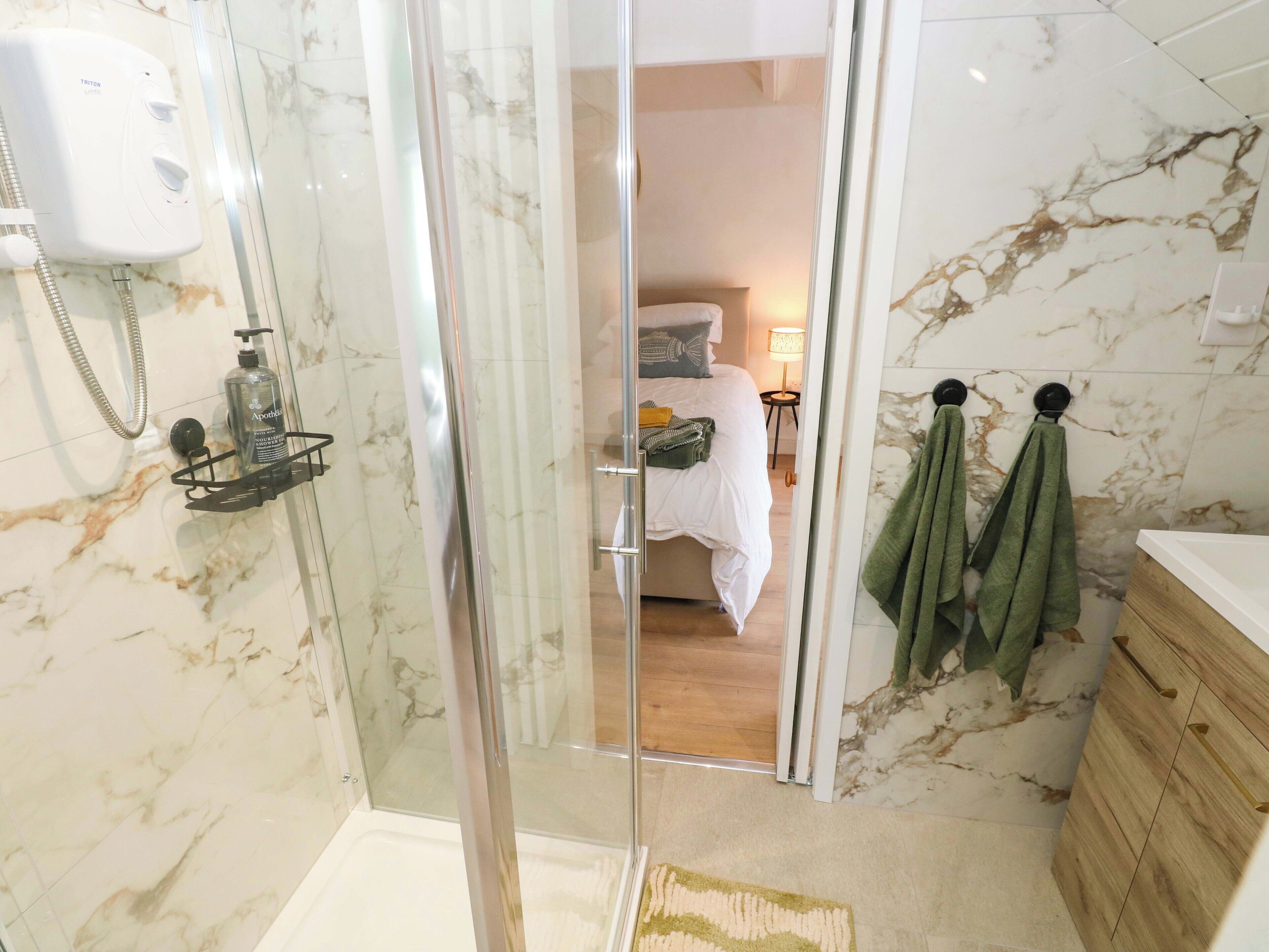 Cottage | Phòng tắm | Buồng tắm vòi sen 