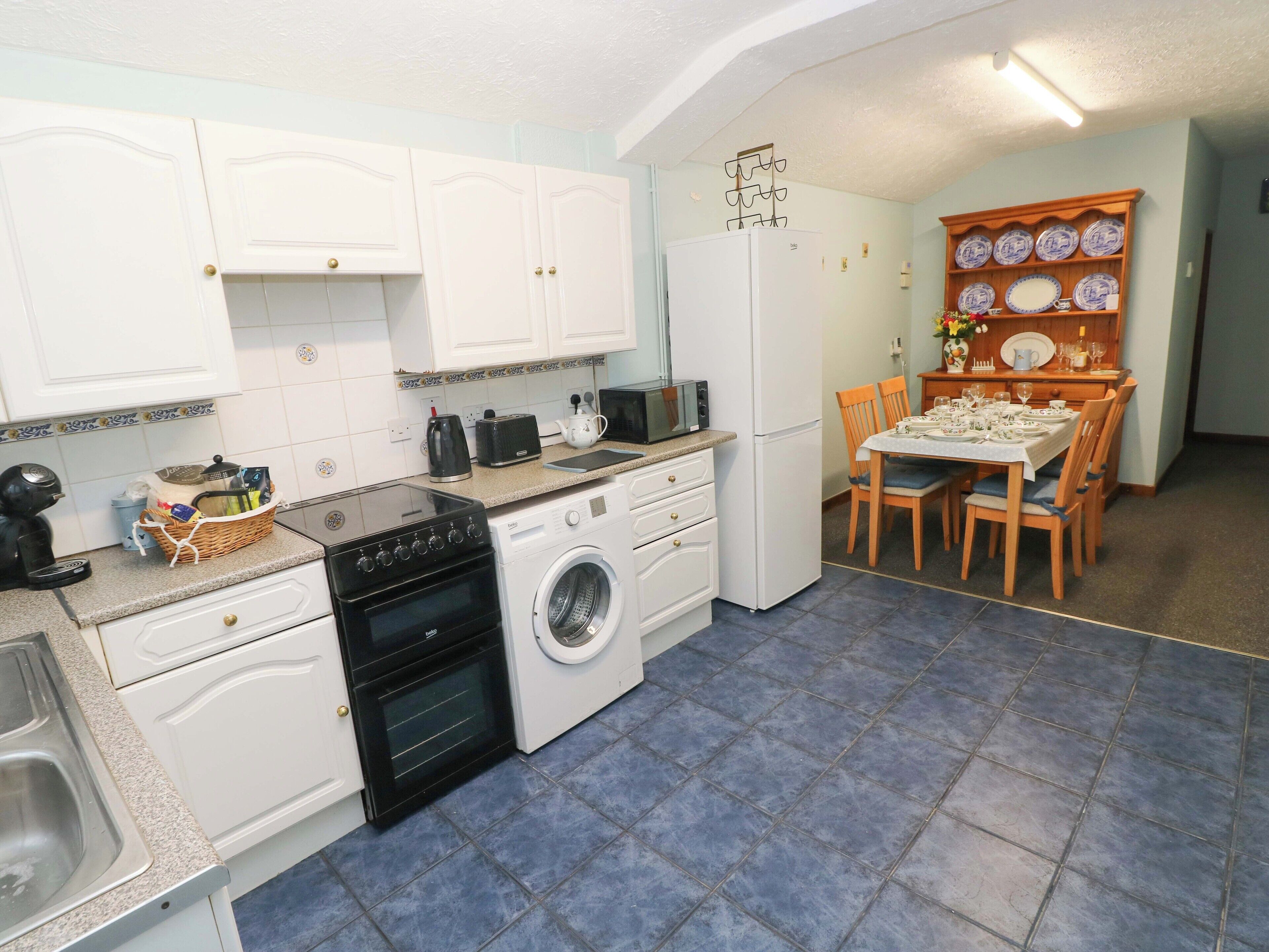 Dishwasher, cookware/dishes/utensils