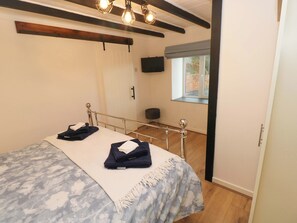 3 bedrooms, individually decorated, individually furnished, free WiFi