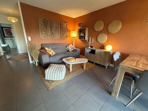Living area - Well-being apartment (Saint-Pée-sur-Nivelle)