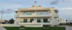 Exterior - One-Bedroom Apartment with Shared Pool, Wi-Fi and Air Conditioning (Armação de Pêra)