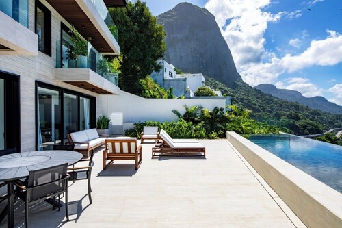 Roc Azul, mansion with ocean view in Joa