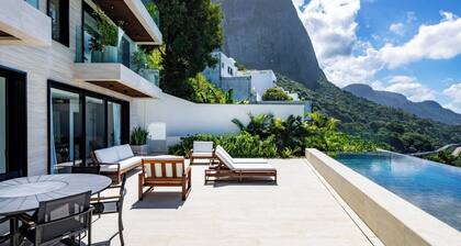 Roc Azul, mansion with ocean view in Joa