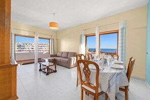 Dining - 2-Bedroom Apartment with Shared Pool, Garden, and Wi-Fi (Armação de Pêra)