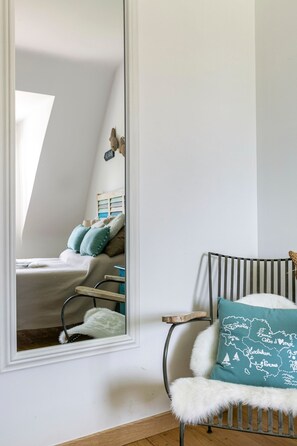 1 bedroom, iron/ironing board, WiFi, bed sheets - Apartment 'Au Clos Du Pont, Zen' with Sea View, Private Pool and Wi-Fi (THEIX-NOYALO)