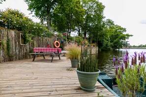 تناول الطعام بالخارج