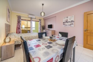 Dining - Studio 'Sea View - 2 Rc C' with Ocean View, Wi-Fi and Air Conditioning (Armação de Pêra)