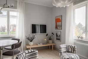 Dining - Stylish 2BR Apartment in Central Sundbyberg (Sundbyberg)