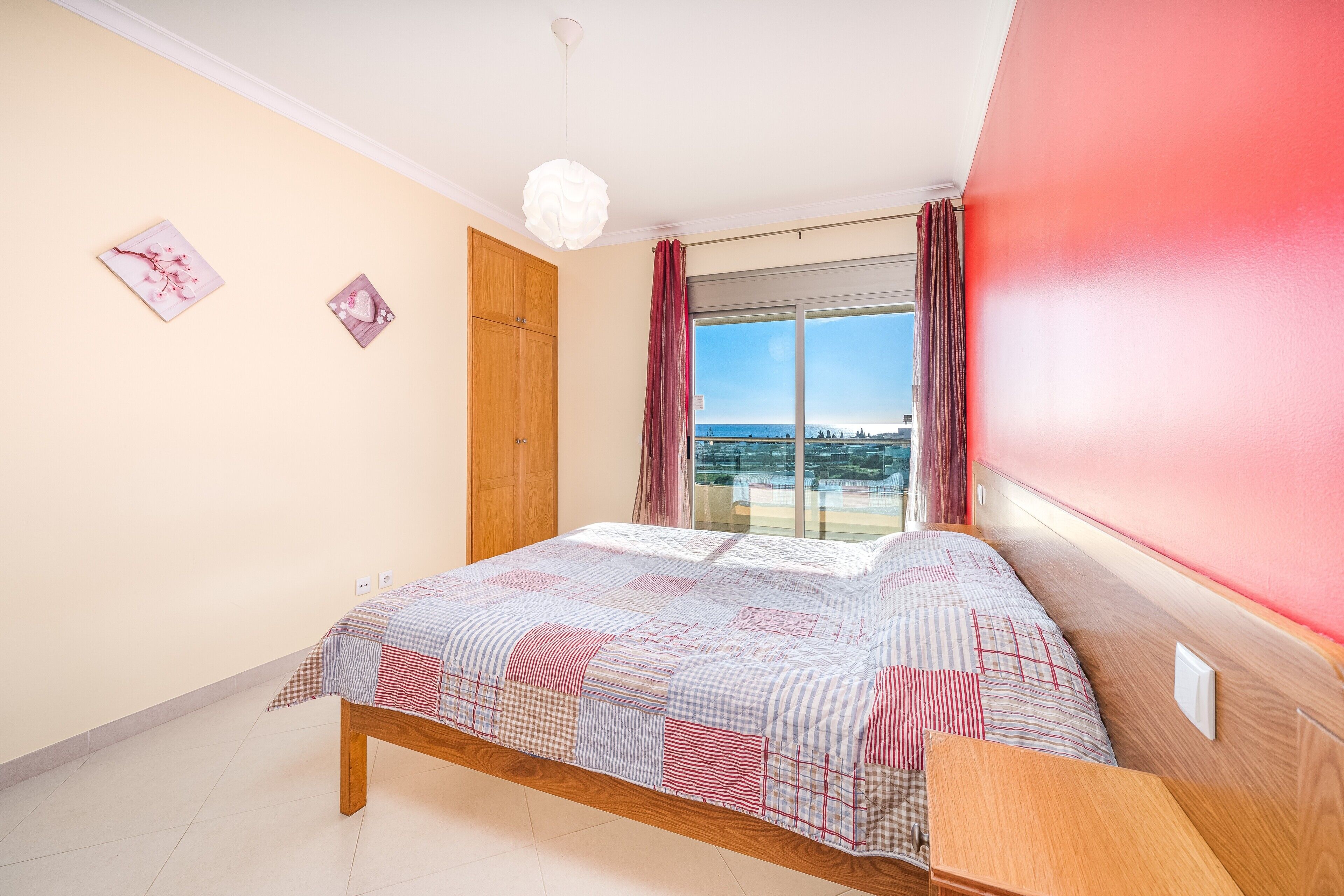 1 室のベッドルーム、WiFi、ベッドシーツ