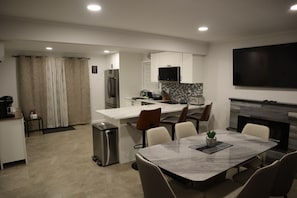 Mikrowelle, Ofen, Herdplatte, Geschirrspüler