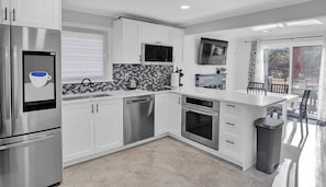 Mikrowelle, Ofen, Herdplatte, Geschirrspüler