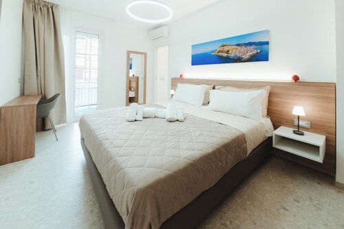 In the center of Cefalu luxurious rooms a few meters from the sea and the historic center