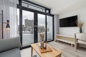 TV - The York Luxe City Living | Gym and Prime Location (Cape Town)