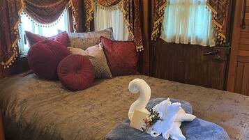 Silitysrauta/-lauta, Wi-Fi, vuodevaatteet