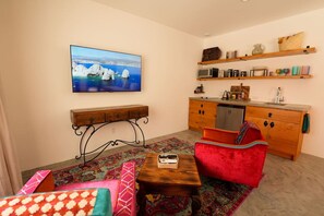 TV, stereo - Boutique Casitas~Heart of Cabo~Casita Dorado (Cabo San Lucas)