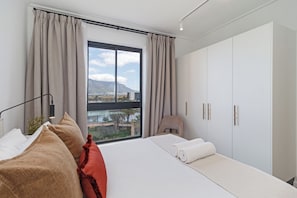 2 Schlafzimmer, Zimmersafe, Bügeleisen/Bügelbrett, WLAN