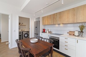 Fridge, microwave, oven, stovetop - Century City Sanctuary | Golden Mountain View (Cape Town)