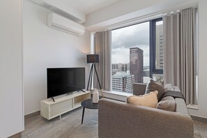 TV - The Rubik | Modern Studio | Incredible Views (Cape Town)
