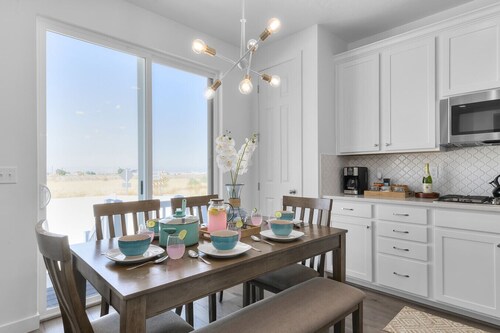 Serene New Lake Point Home w/ Views