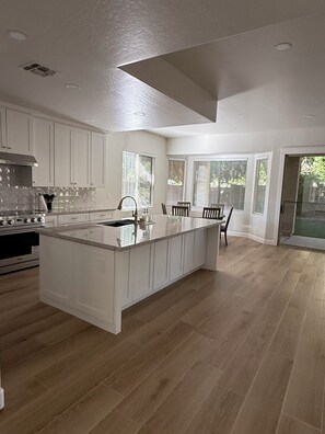 Private kitchen - Spacious 4-bedroom house in charming Gilbert (Gilbert)