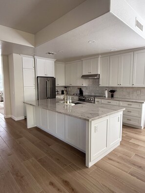 Private kitchen - Spacious 4-bedroom house in charming Gilbert (Gilbert)