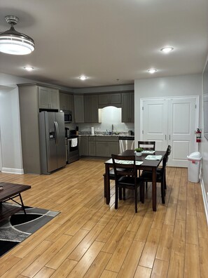 Dining - Anchor's Away 2 Bed Apt. (Biloxi)