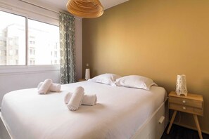 Departamento | 2 habitaciones, tabla de planchar con plancha y ropa de cama 