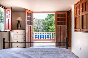 2 bedrooms, desk, iron/ironing board, WiFi