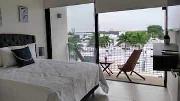 2 bedrooms, desk, iron/ironing board, WiFi