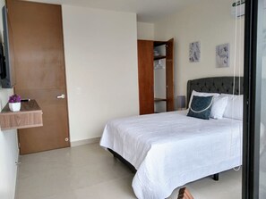 2 slaapkamers, een bureau, een strijkplank/strijkijzer, wifi