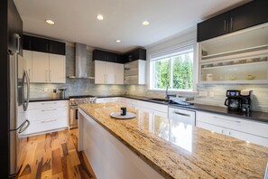 Micro-ondes, four, plaque de cuisson, lave-vaisselle