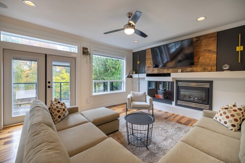 Private, high-end family friendly home with room to relax! Comfortably sleep 8.