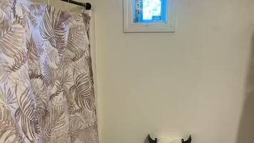 Suihku, hiustenkuivaaja