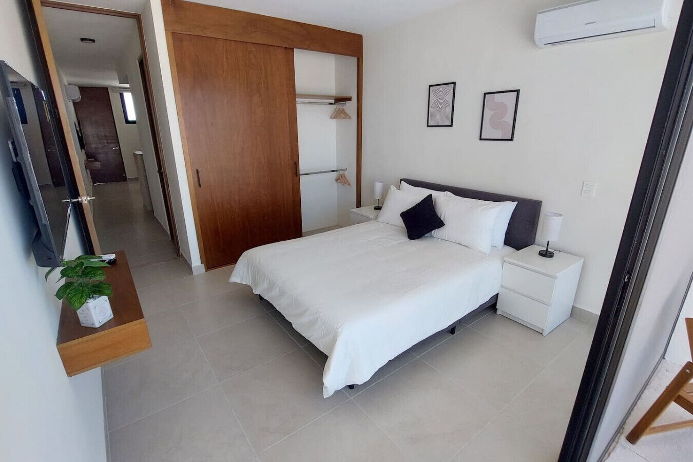 1 bedroom, desk, iron/ironing board, WiFi