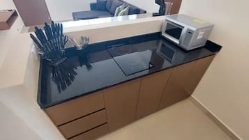 Fridge, microwave, stovetop, coffee/tea maker