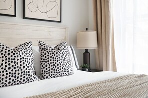 公寓, 2 間臥室, 可攜帶寵物 | 書桌、筆電工作空間、遮光布/窗簾、熨斗/熨衣板