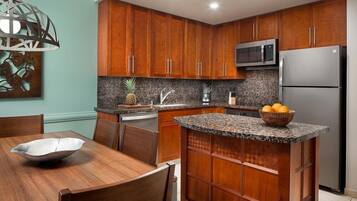 Luxury Villa, 1 King Bed with Sofa bed, Mountain View | Private kitchen | Microwave, coffee/tea maker, toaster, paper towels