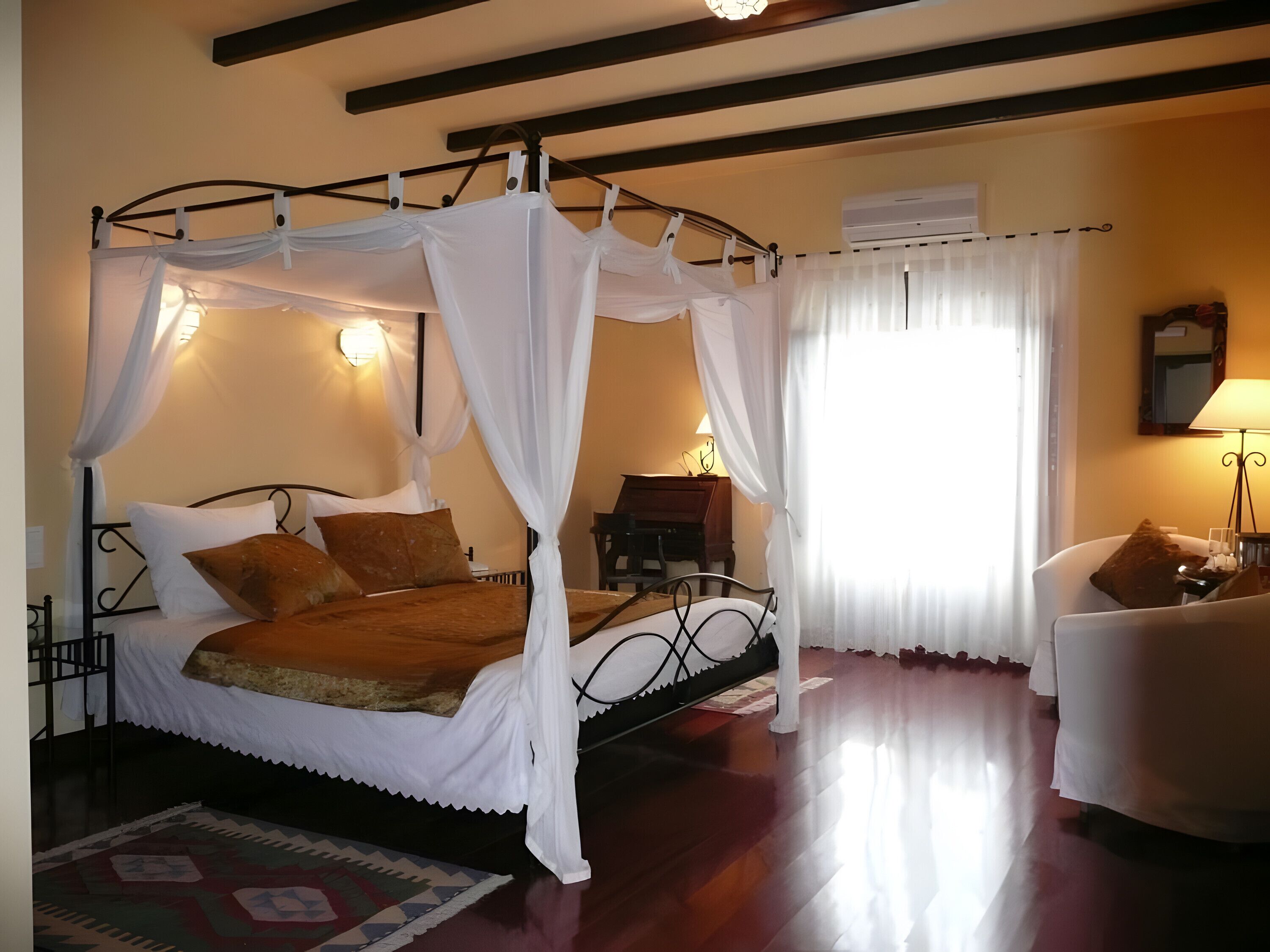 10 chambres, fer et planche à repasser, Wi-Fi, draps fournis