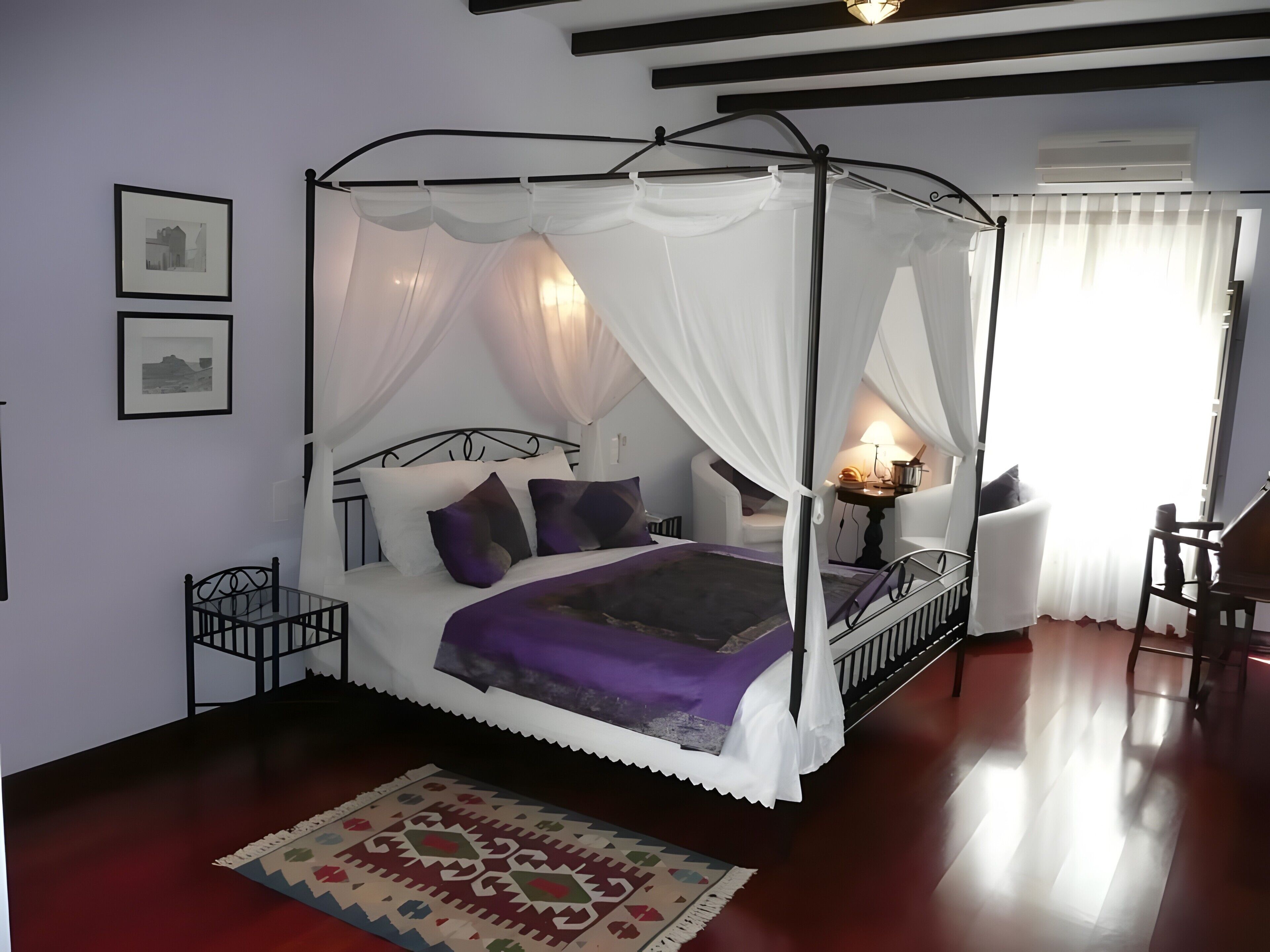 10 habitaciones, tabla de planchar con plancha, wifi y ropa de cama 