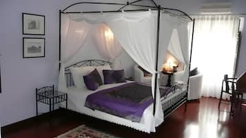 10 habitaciones, tabla de planchar con plancha, wifi y ropa de cama